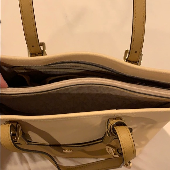 MICHAEL KORS TOTE - Picture 6 of 8